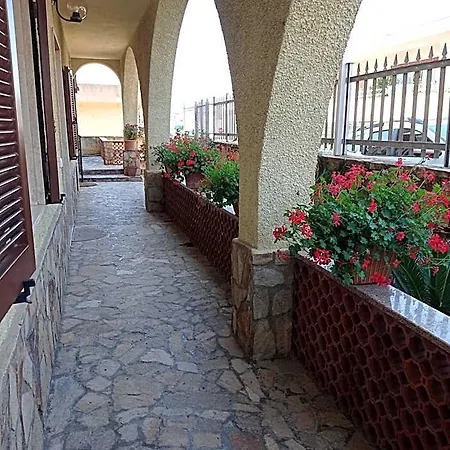 Etesia Bed & Breakfast 3*